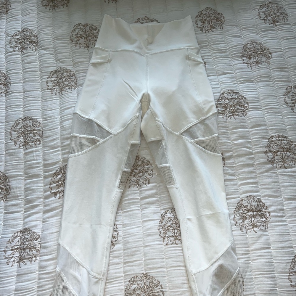 Women’s Lululemon white leggings